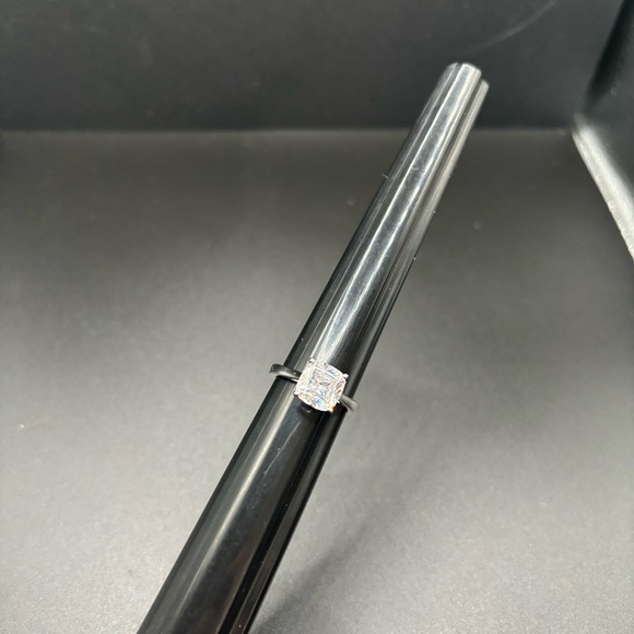 Sterling Silver square faux Diamond Ring size 6.25 beautiful - Picture 7 of 11